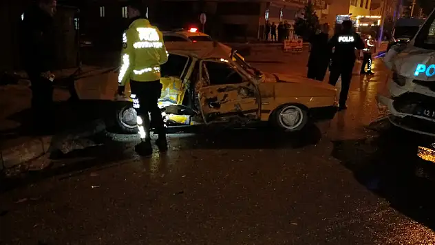 Konya'da polis aracı ile otomobilin çarpışması sonucu 4 kişi yaralandı
