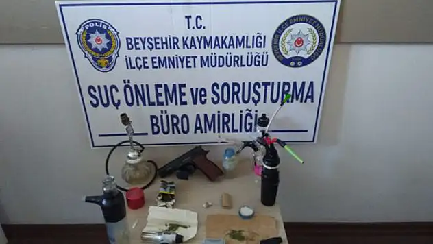 Konya'da polis kovalamacasıyla yakalanan sürücünün üzerinde uyuşturucu madde çıktı
