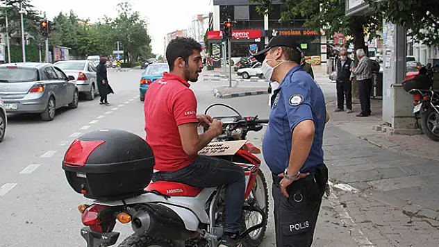 Konya'da polis maske denetimi yaptı, uymayanlara ceza kesildi