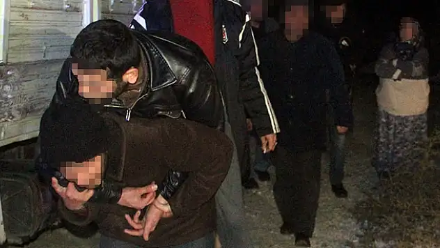 Konya'da polis-şüpheli kovalamacasında 4 şüpheli yakalandı