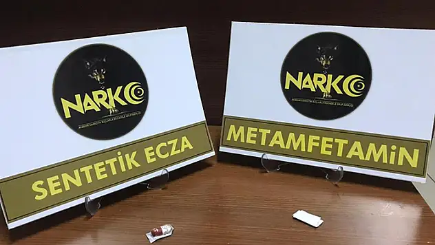 Konya'da polisi görüp uyuşturucuyu yere atan şüpheli yakalanmaktan kurtulamadı
