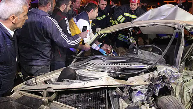 Konya'da Polisin dur ihtarına uymayan araç kaza yaptı