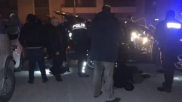 Konya'da polisin 'dur' ihtarına uymayan araçtaki 4 yabancı uyruklu kovalamaca sonrası yakalandı
