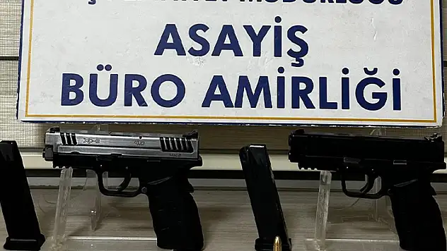 Konya'da polisin operasyon yaptığı araçta tabanca ve mermi ele geçirildi
