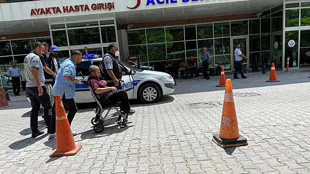 Konya'da polisler, kalp krizi geçiren şahsı ekip otosuyla hastaneye yetiştirdi
