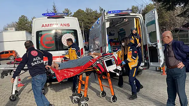 Konya'da prize takılı fişi tamir etmek isteyen kişi elektrik akımına kapıldı
