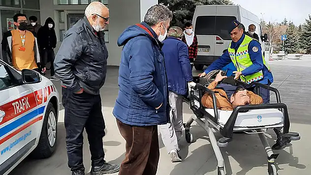 Konya'da rahatsızlanan tır sürücüsünü jandarma hastaneye yetiştirdi
