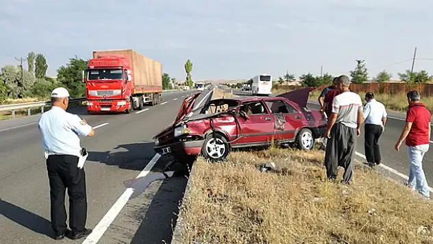 Konya'da refüje çarpan otomobil takla attı: 1 yaralı