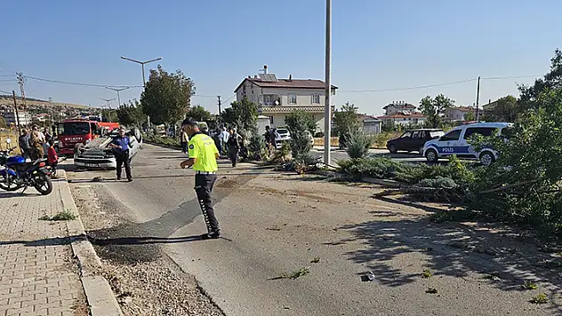 Konya'da refüje çarpan otomobilde 20 yaşındaki sürücüsü öldü

