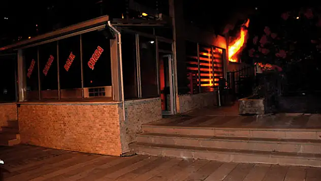 Konya'da restoran kundaklandı, yangını itfaiye söndürdü