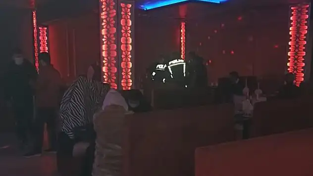 Konya'da ruhsatsız eğlence mekanları mühürlendi, 64 kişiye işlem yapıldı