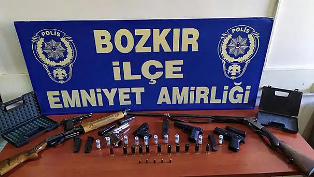 Konya'da ruhsatsız silahlar ele geçirildi! Şüpheliler serbest bırakıldı