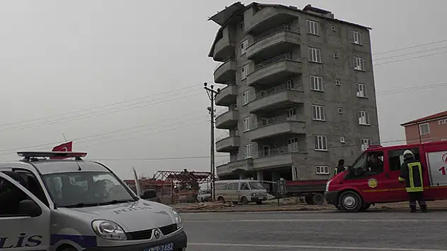 Konya'da rüzgar çatıları söktü