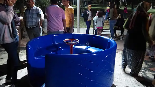 Konya'da saçları dönme dolaba takılan çocuk yaralandı