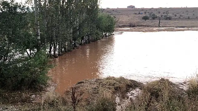 Konya'da sağanak hayatı olumsuz etkiledi
