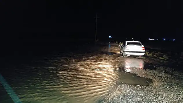 Konya'da sağanak yağış tarım işçilerinin çadırlarını sular altında bıraktı