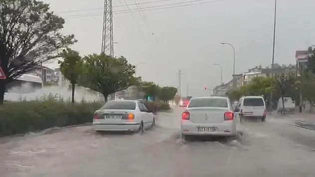 Konya'da sağanak yağmur, su baskınlarına neden oldu