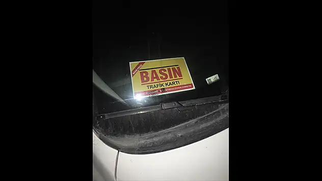 Konya'da sahte basın kartı bulunan araçtaki 2 şüpheli gözaltına alındı
