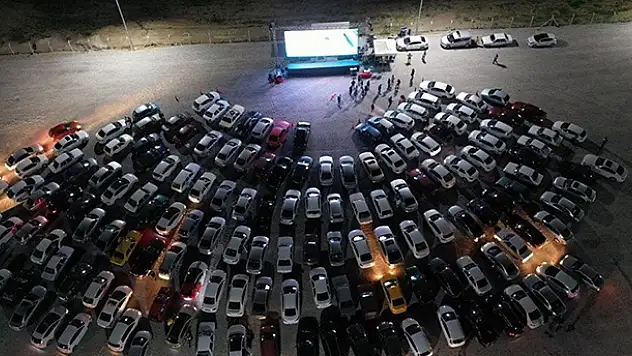 Konya'da salgını unutturacak etkinlik: 'arabalı sinema'