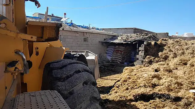 Konya'da saman balyalarının bulunduğu bahçede yangın çıktı
