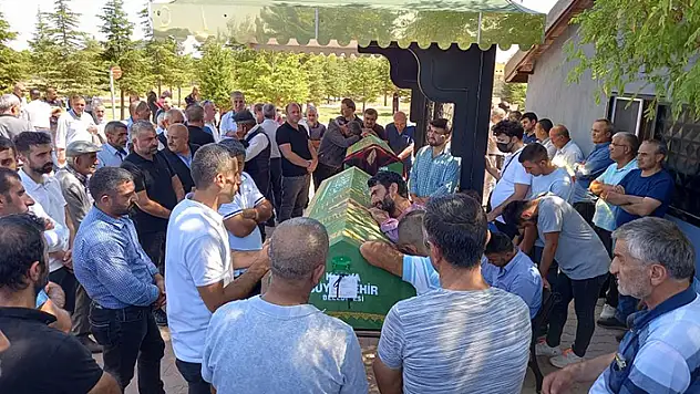 Konya'da saman tozu kavgasında hayatını kaybeden karı koca son yolculuğuna uğurlandı
