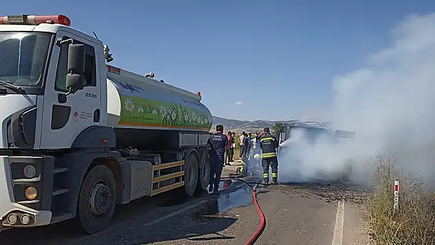 Konya'da saman yüklü minibüste çıkan yangın hasara yol açtı

