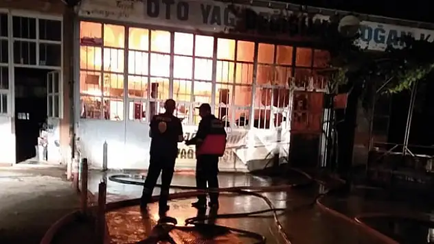 Konya'da sanayi sitesinde yangın! Kullanılamaz hale geldi