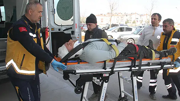 Konya'da şantiyede kurulan iskeleden düşen işçi yaralandı
