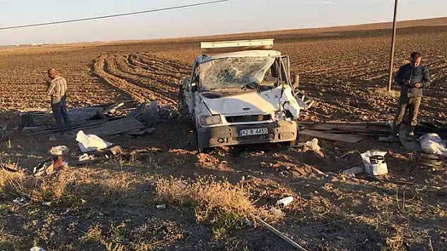 Konya'da şarampole devrilen kamyonetteki 3 kişi yaralandı

