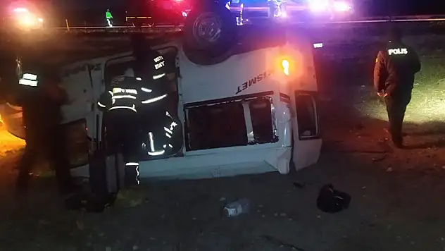 Konya'da şarampole devrilen minibüsteki 6 kişi yaralandı
