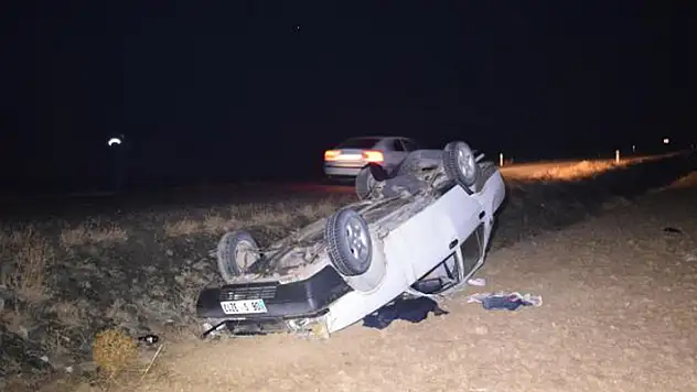 Konya'da şarampole devrilen otomobildeki 2 kişi yaralandı
