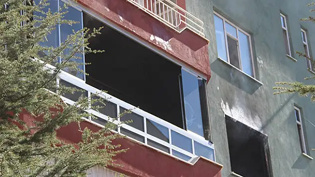 Konya'da şarjdaki laptoptan çıkan yangında 7 kişi dumandan etkilendi