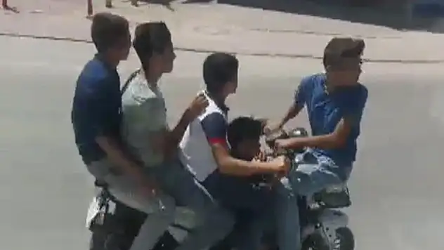Konya'da şarjlı bisikletle tehlikeli yolculuk!