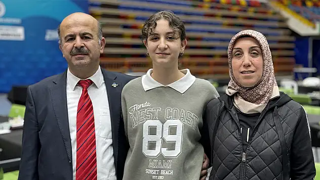 Konya'da satranç antrenörü babanın Türkiye şampiyonu kızı, yeni başarılara odaklandı