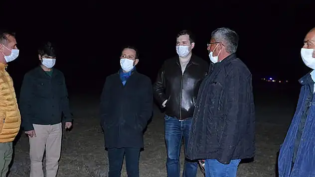 Konya'da sazlık alandaki toprak yanması ve duman yerinde incelendi