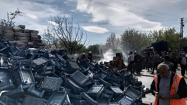 Konya'da sebze halindeki yangın! Alevler büyümeden söndürüldü
