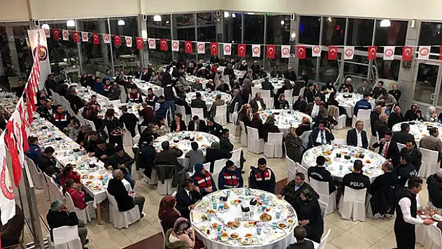 Konya'da şehit aileleri gazilerle yemekte buluştu