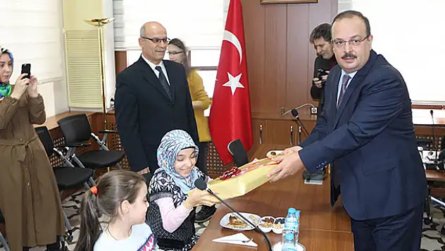 Konya'da şehit çocuklarına dizüstü bilgisayar