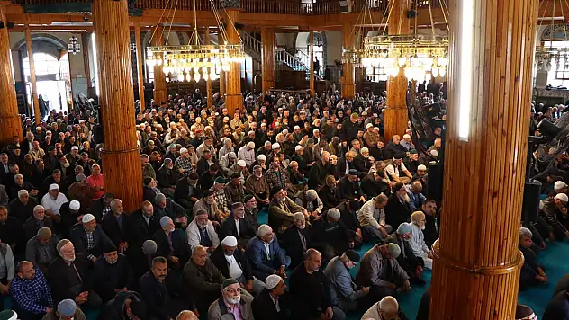 Konya'da şehit öğretmen ve öğrenciler için dua edildi