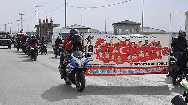Konya'da şehitlere saygı konvoyu