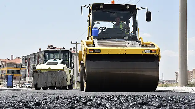 Konya'da Selçuklu Belediyesi ilçede asfalt çalışmalarını sürdürüyor
