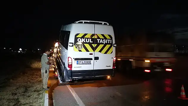 Konya'da servis minibüsünün çarptığı yaya ağır yaralandı
