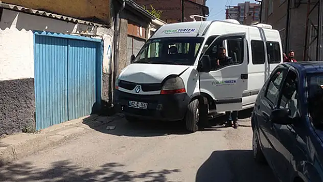 Konya'da servis şoförü direksiyon başında kalp krizi geçirdi
