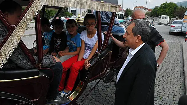 Konya'da Sevgi Evleri çocuklarının fayton sefası