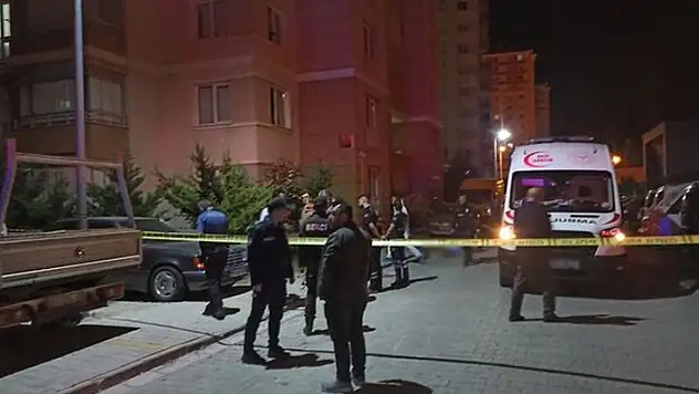 Konya'da sevgililerine mesaj atıp 15 katlı binanın çatısından atlayan 2 genç kız öldü
