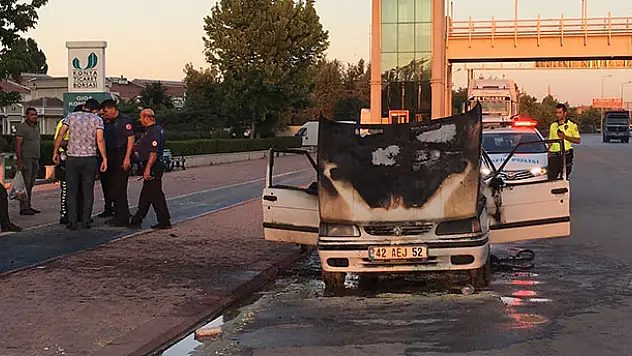 Konya'da seyir halindeki otomobil alev aldı!
