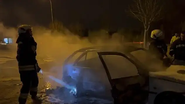 Konya'da seyir halindeki otomobil alev alev yandı
