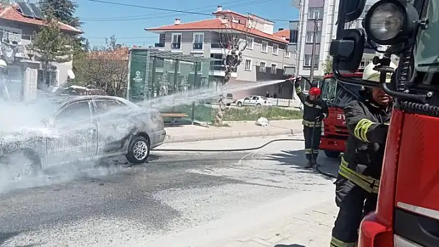 Konya'da seyir halindeki otomobil alev alev yandı
