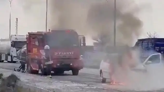 Konya'da seyir halindeki otomobil alev aldı
