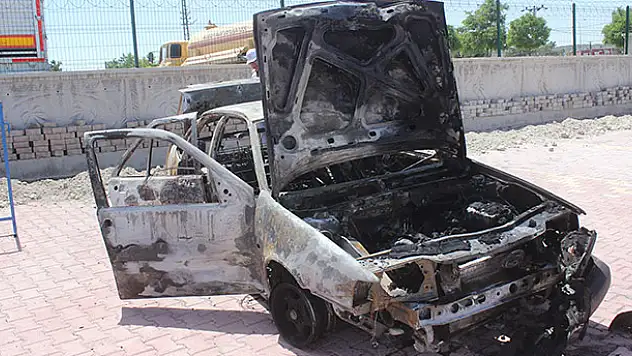 Konya'da seyir halindeki otomobil yandı: 5 yaralı